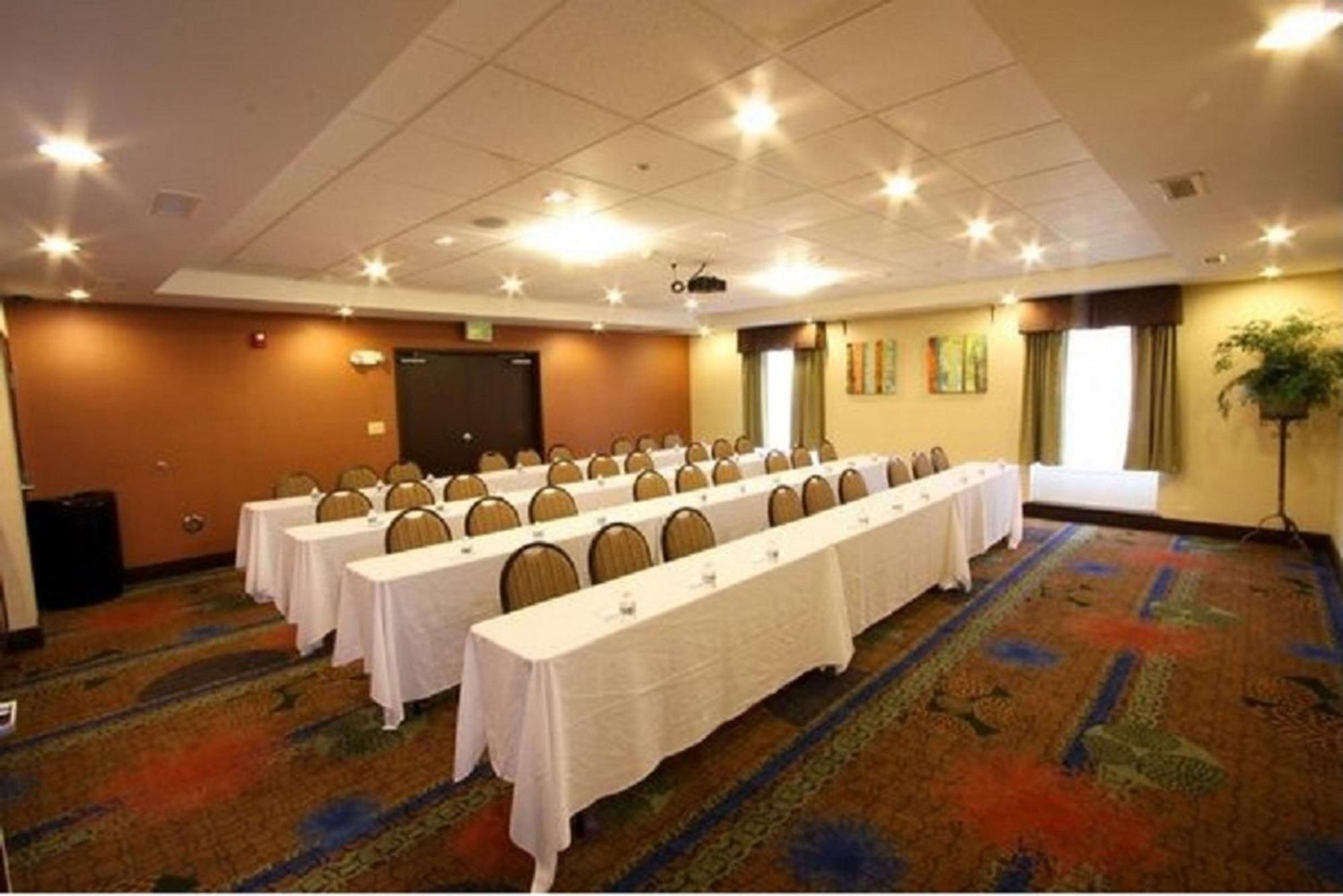 Express & Chicago-algonquin By Ihg 3*