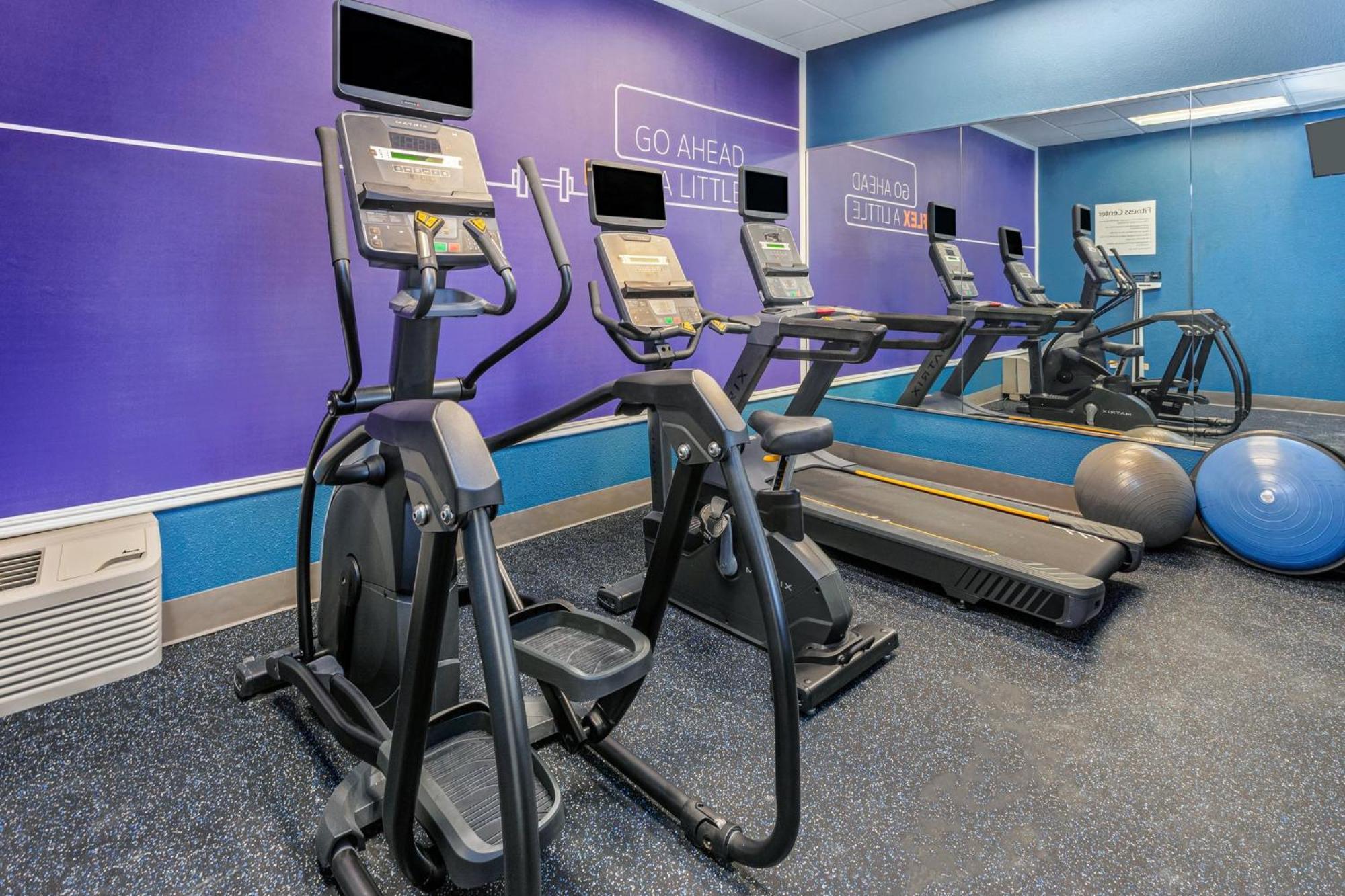 Express & Chicago-algonquin By Ihg 3*