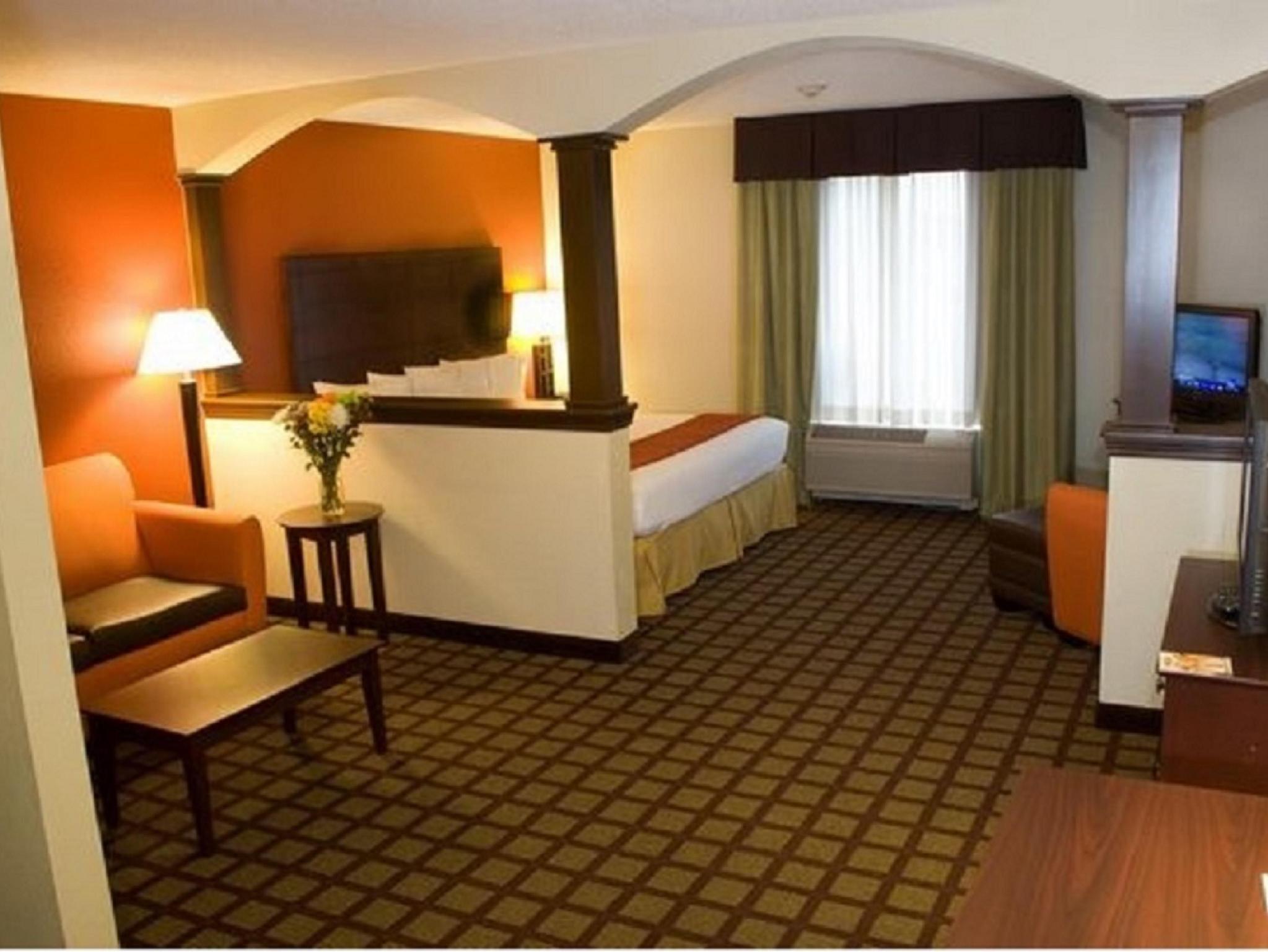Hotel Express & Chicago-algonquin By Ihg 3*