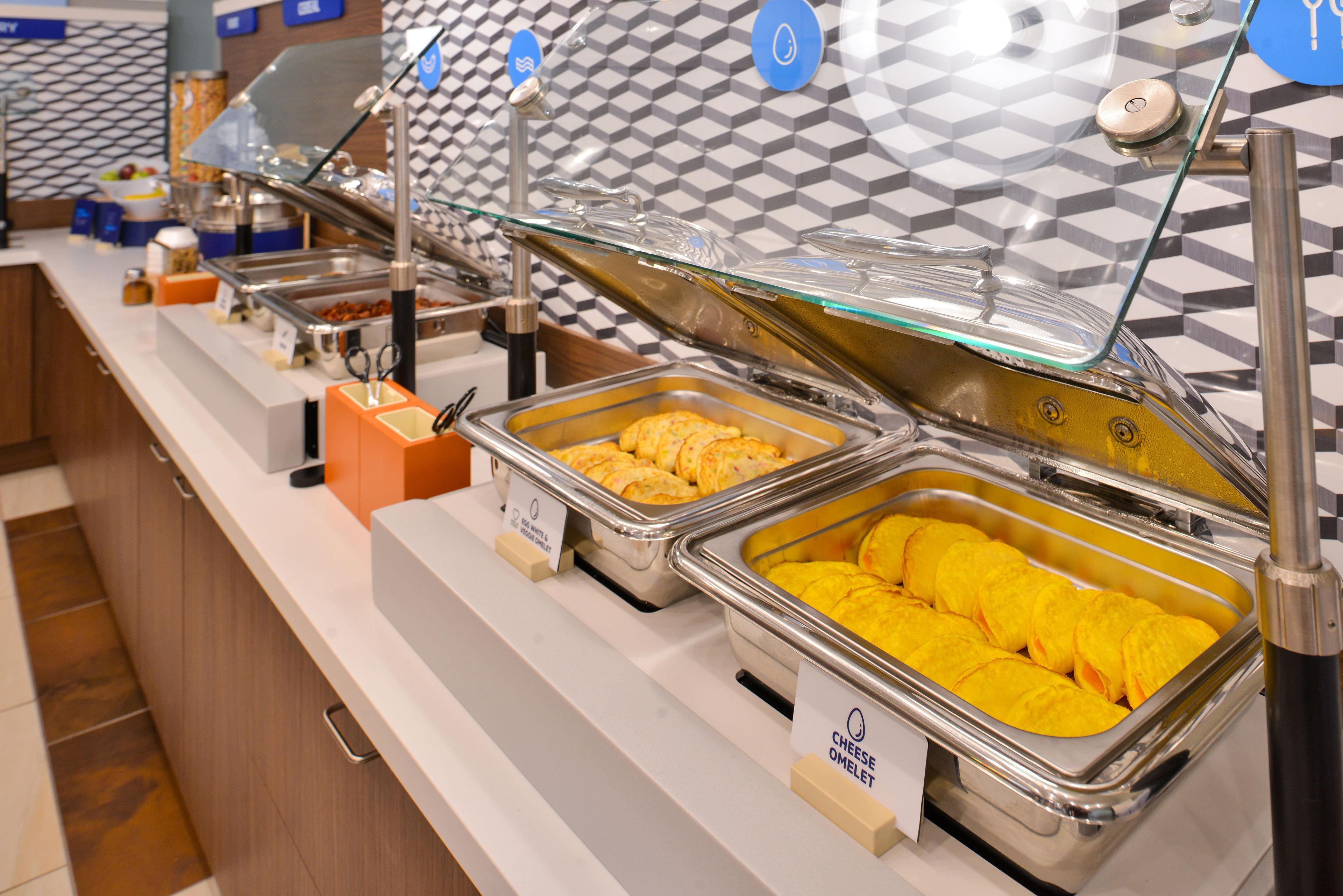 Express & Chicago-algonquin By Ihg Hotel