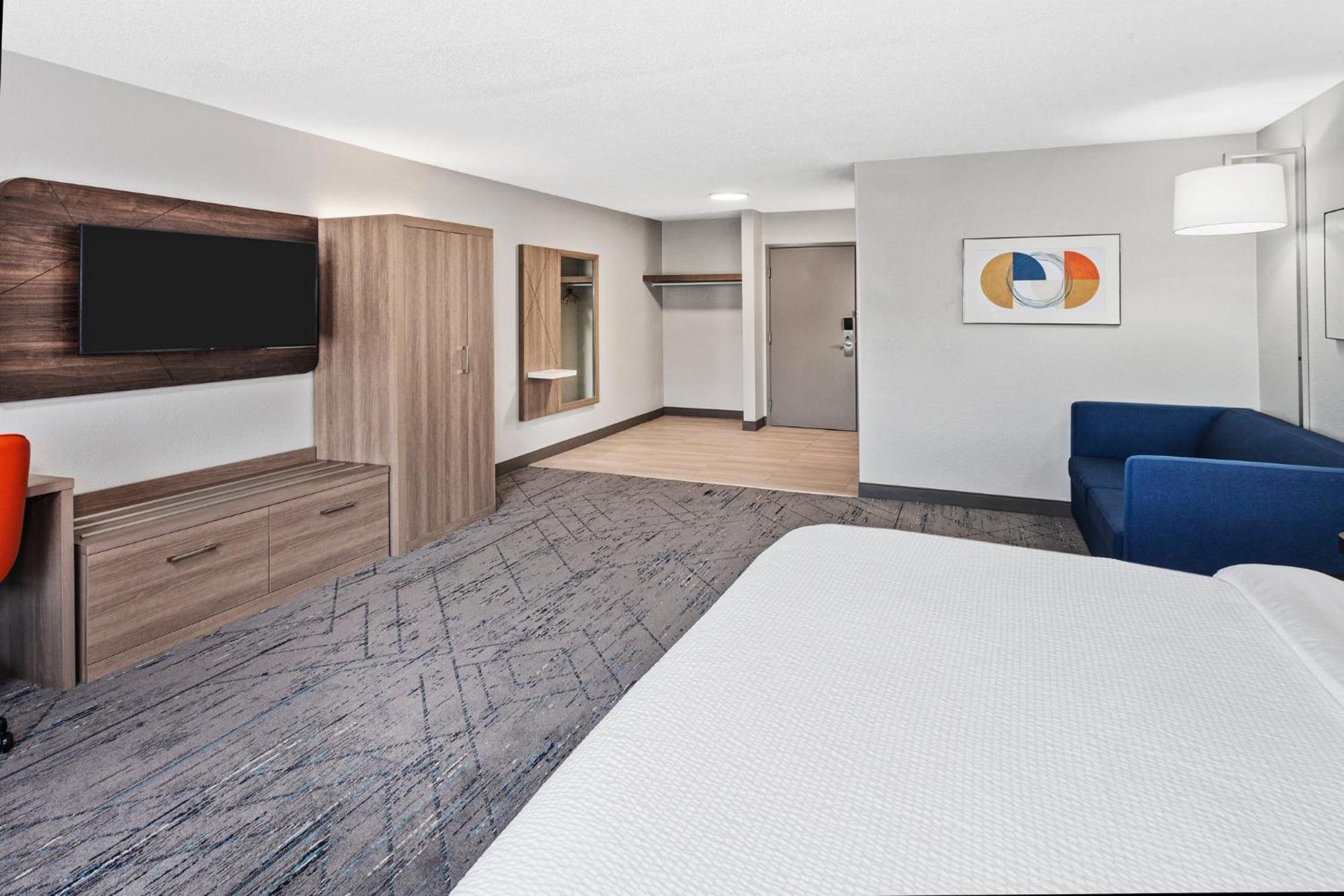 Express & Chicago-algonquin By Ihg