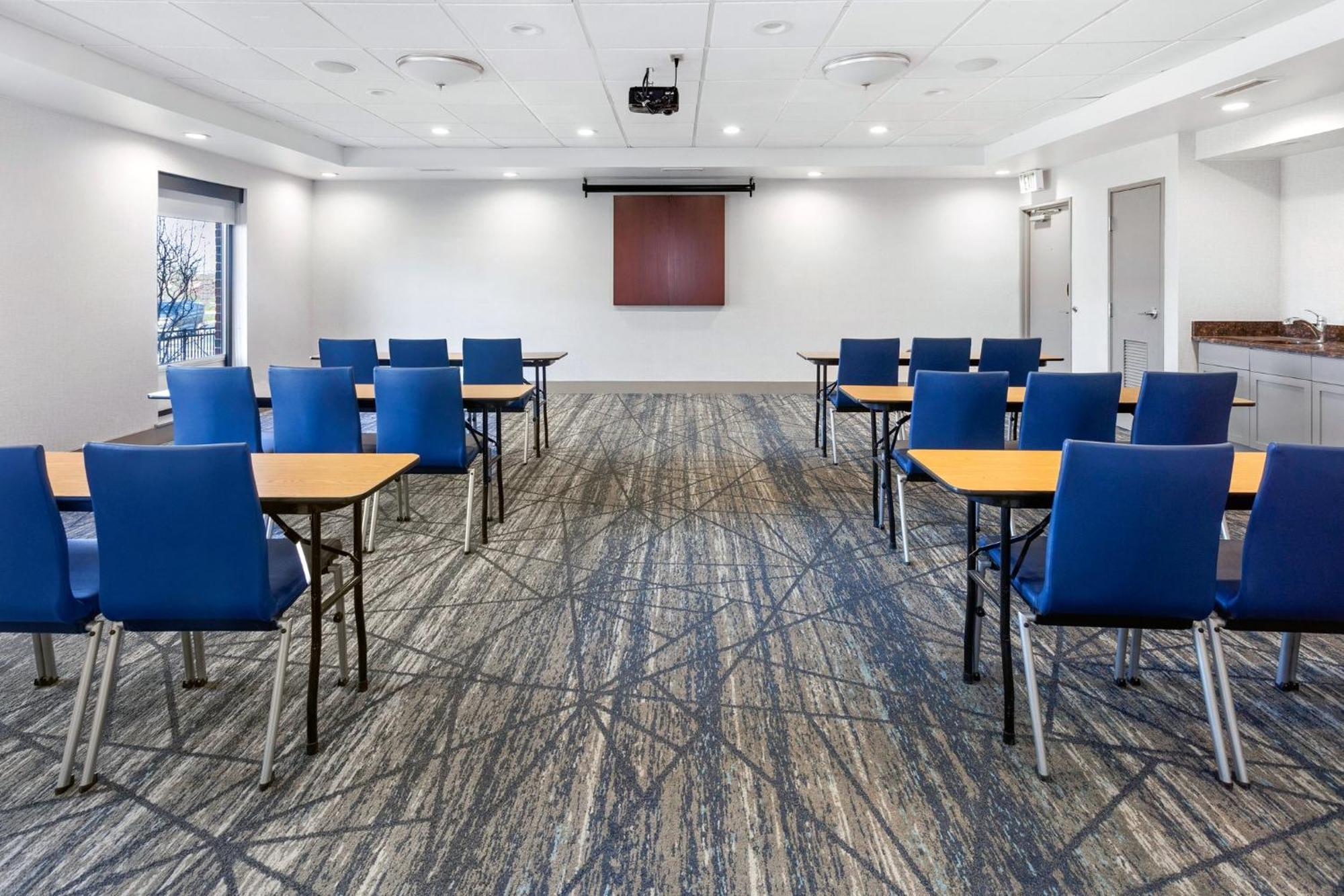 Hotel Express & Chicago-algonquin By Ihg 3*