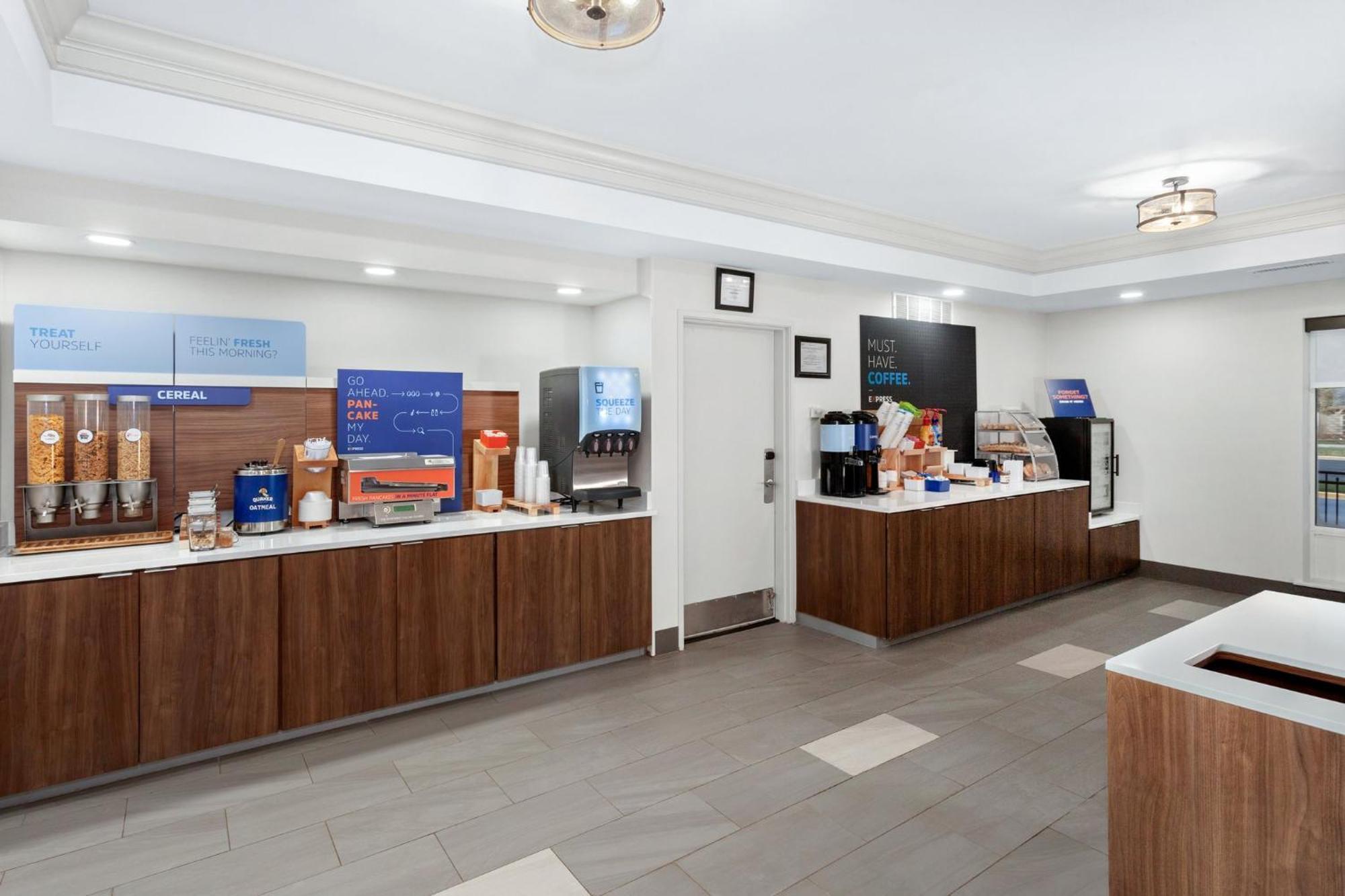 Hotel Express & Chicago-algonquin By Ihg Algonquin